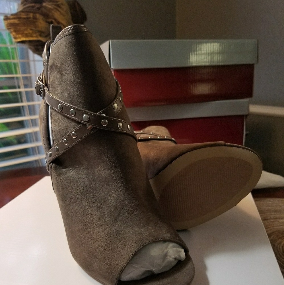 Mixx Shuz Carmen peep toe booties - Picture 3 of 3