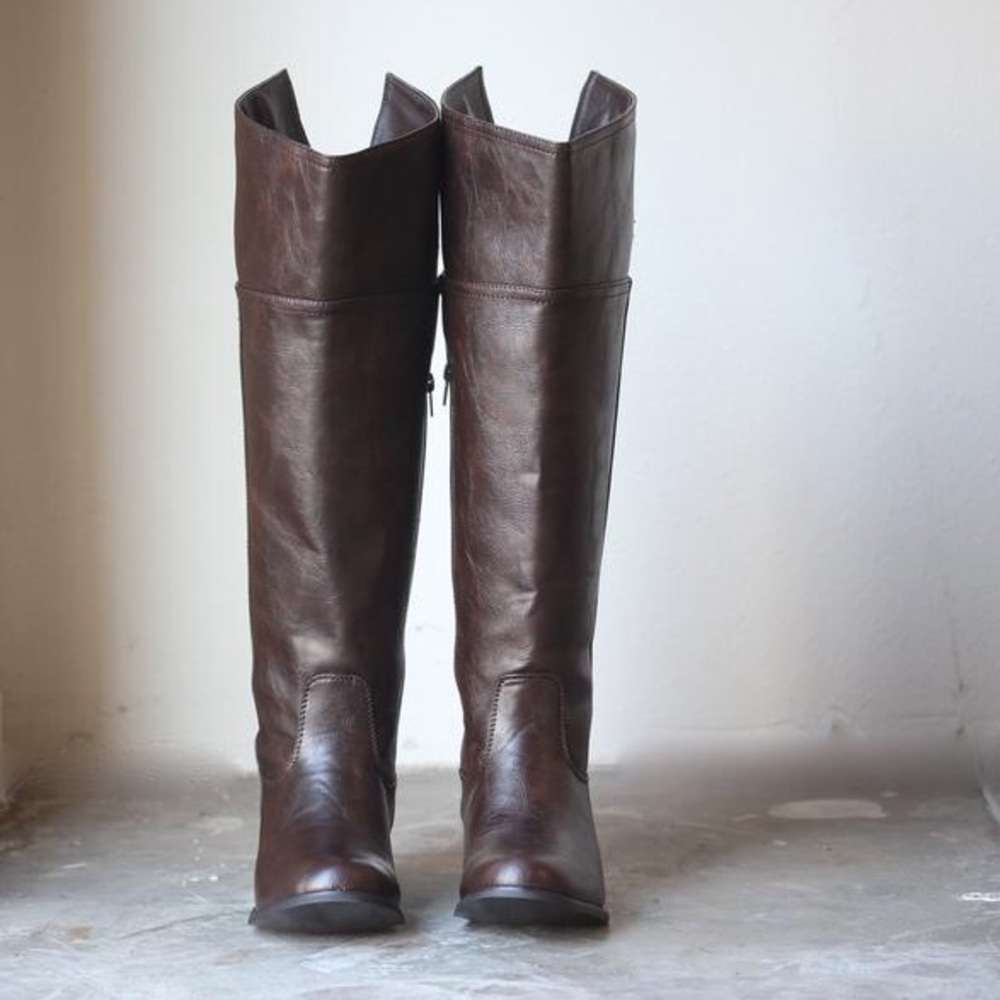 Tall riding boots