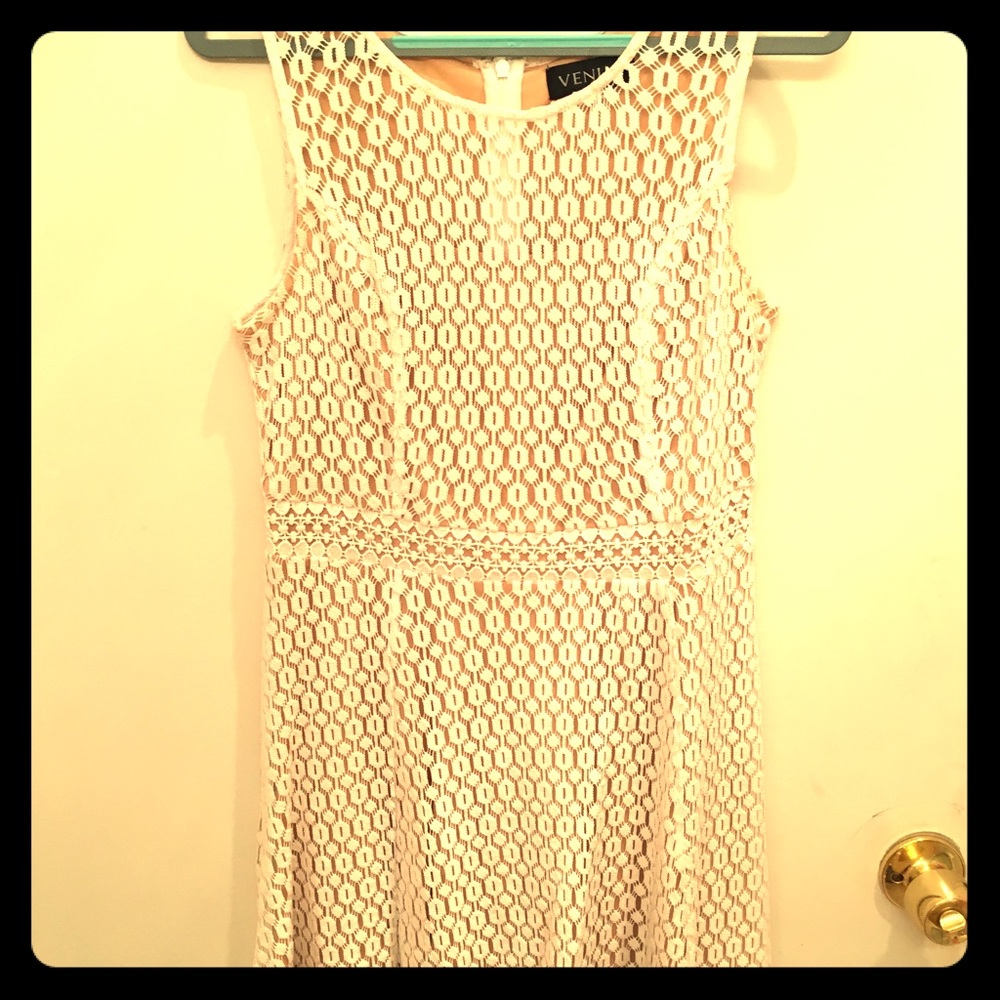 Venus lace dress
