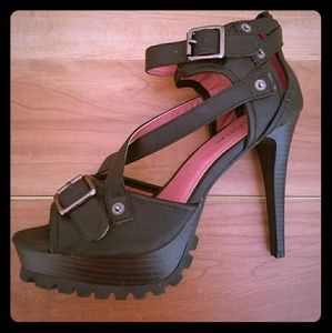 Liliana combat-style heels sz 9