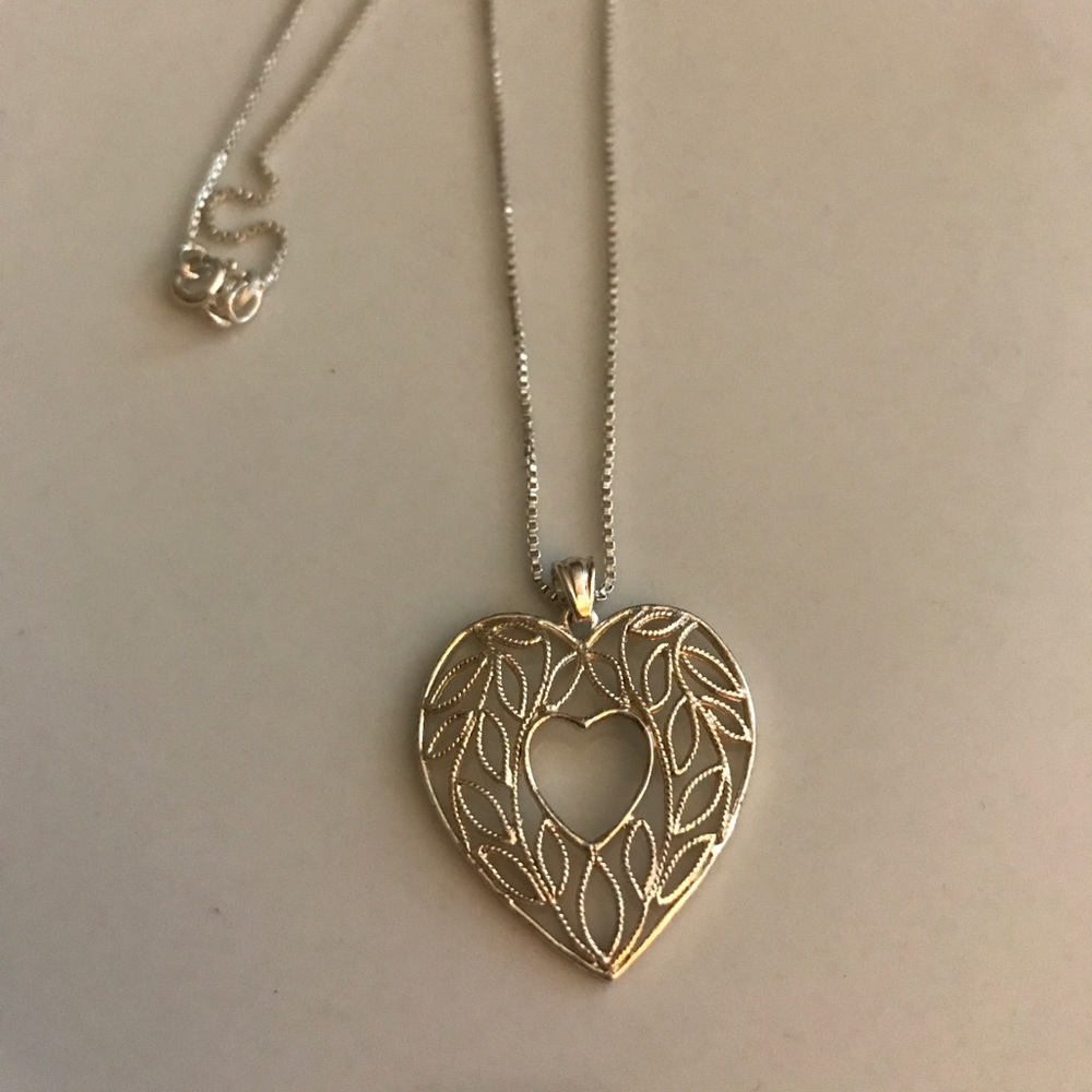 Vintage 925 filigree heart necklace. Perfect