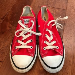 Kids red all star converse size 3