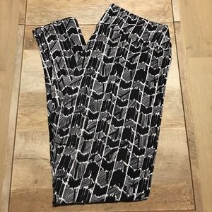 TC LuLaRoe Black and White Leggings
