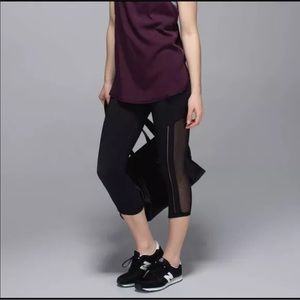 Lululemon Hot to Street crop with mesh, size 6
