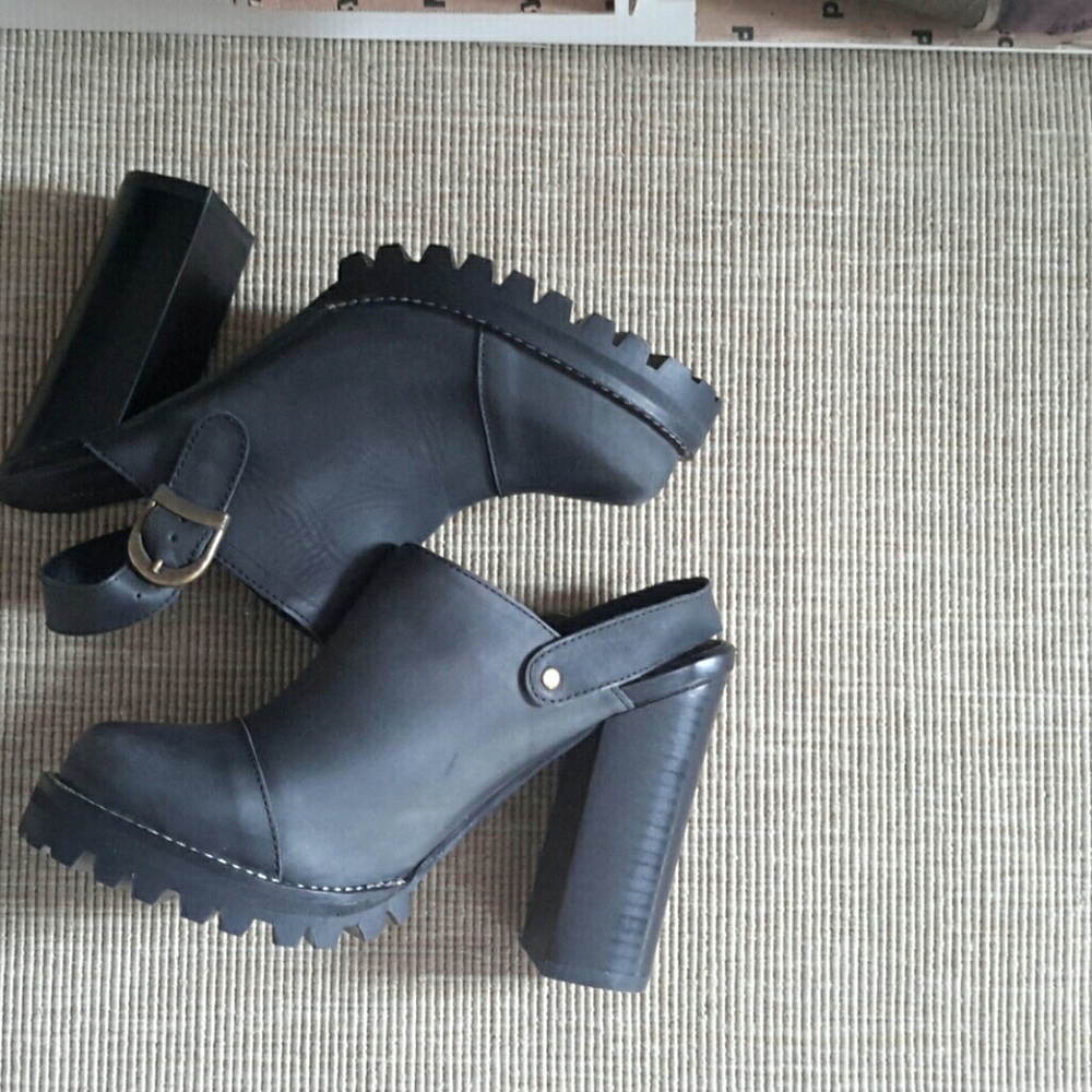 New Jeffrey Campbell Chancla platform clogshoes