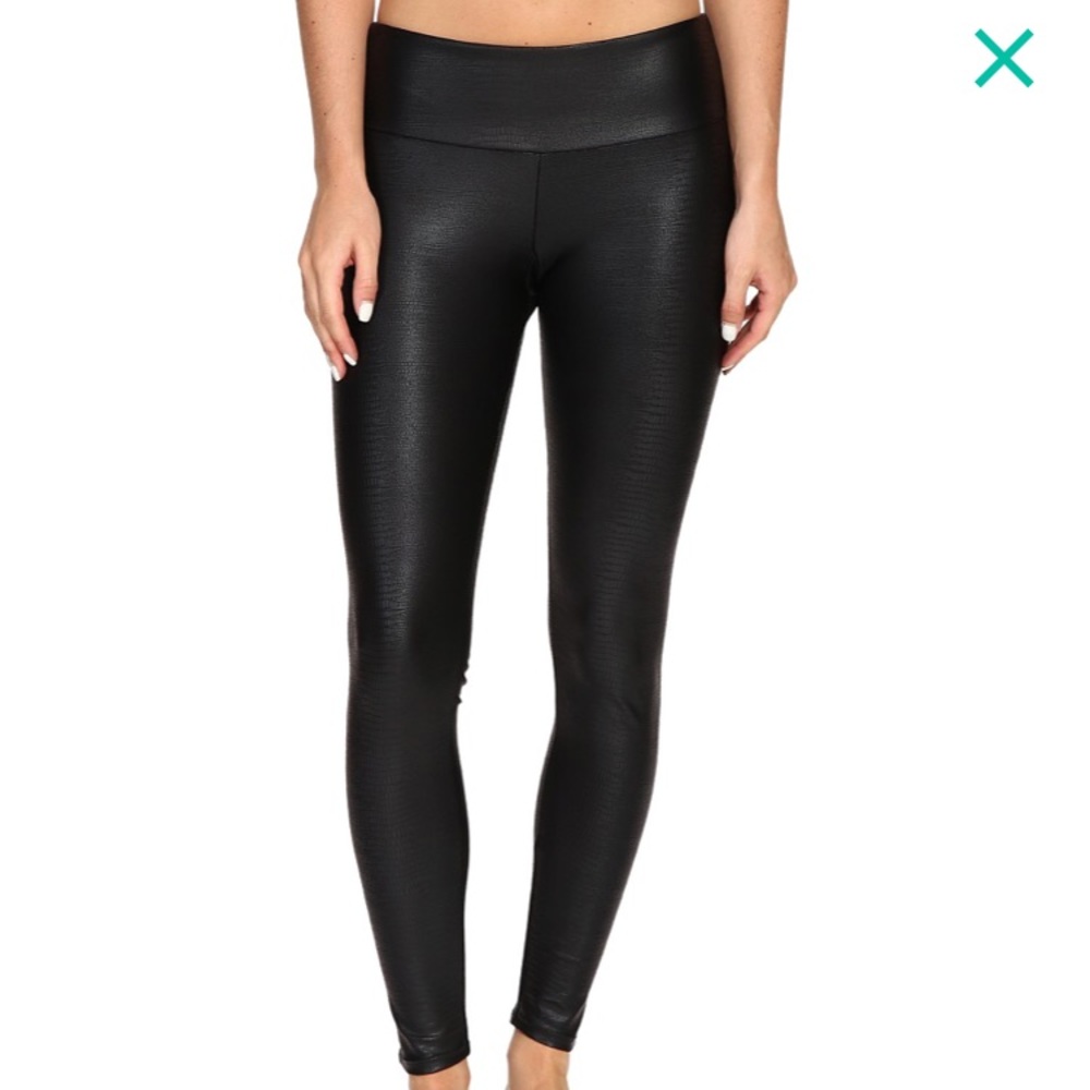 Onzie snake print leggings- black