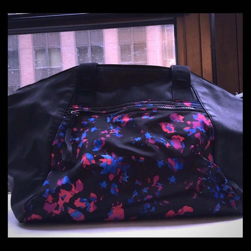 Lululemon Free to Be Tote Bag