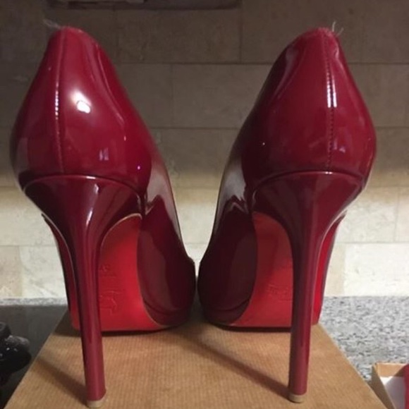Louboutin red heels - Picture 2 of 5