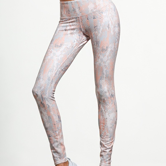 Alo Yoga Tropical Peach Python Legging - Picture 2 of 3