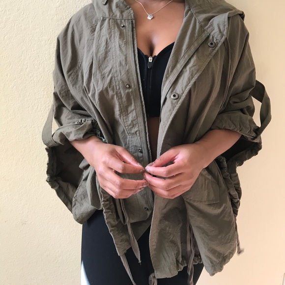 Poncho / Coat - Picture 1 of 5