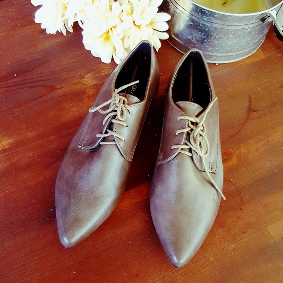 Shoes - Pointed Toe Oxfords Brown Classic