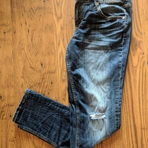 Womans boyfriend fit jeans.