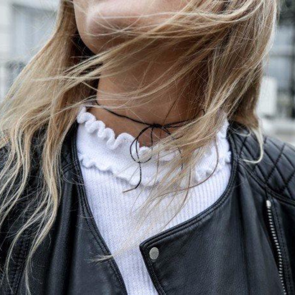 dainty bow choker in black