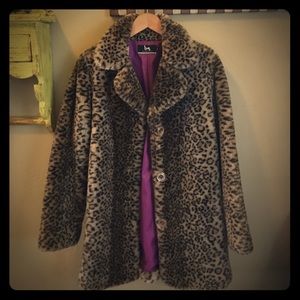 Leopard faux fur lush coat.  Blanc Noir size M.