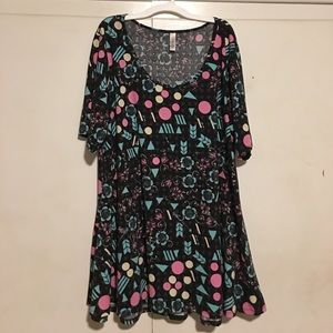 2XL LuLaRoe Geometric Perfect T