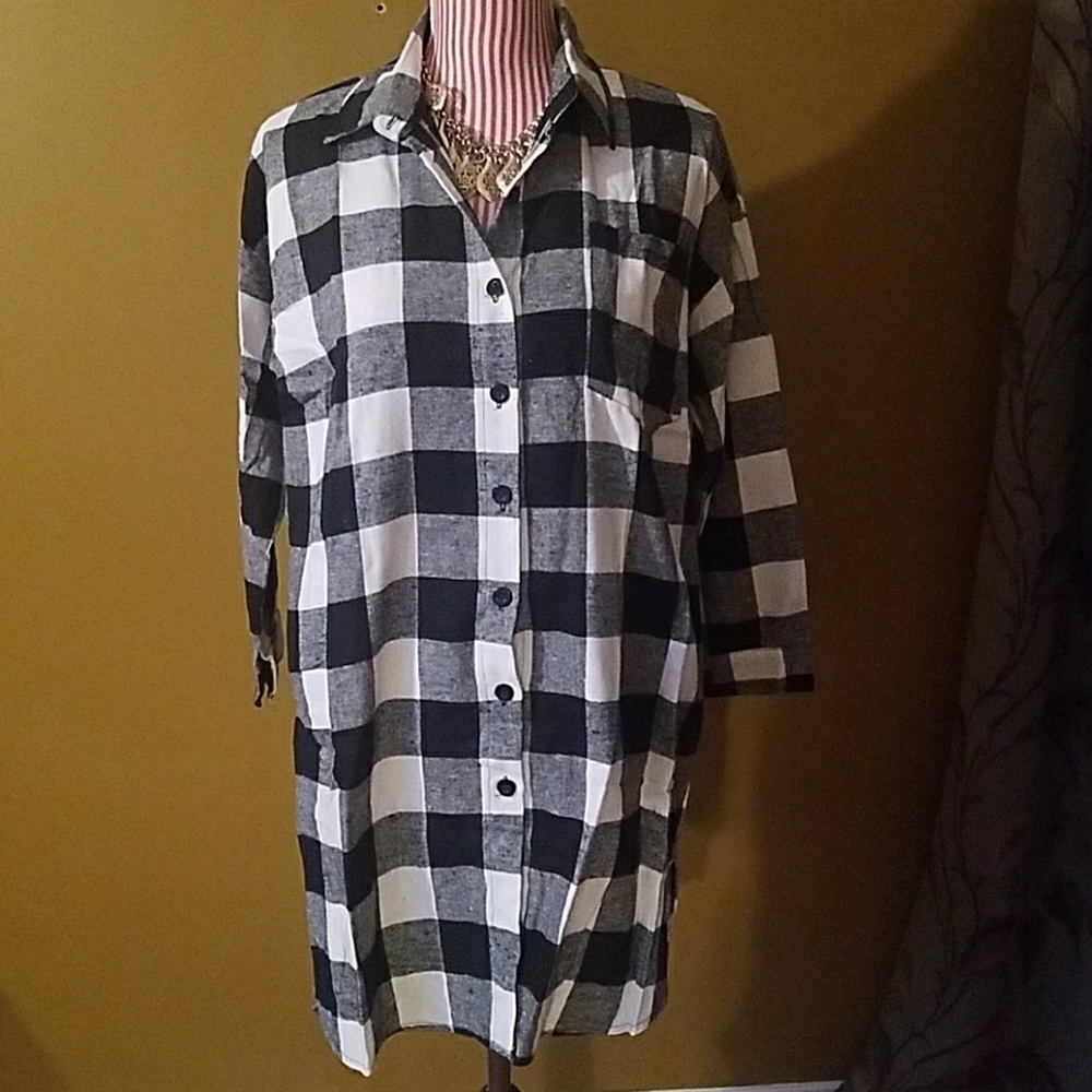 Black and White Plaid Long Shirt - Picture 2 of 3