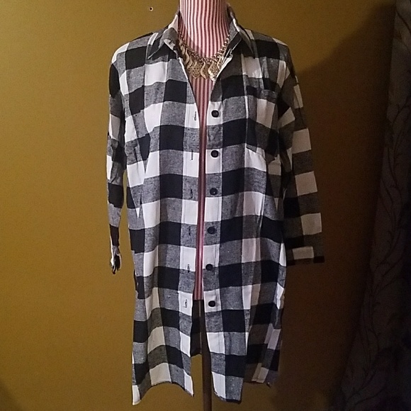 Black and White Plaid Long Shirt - Picture 3 of 3