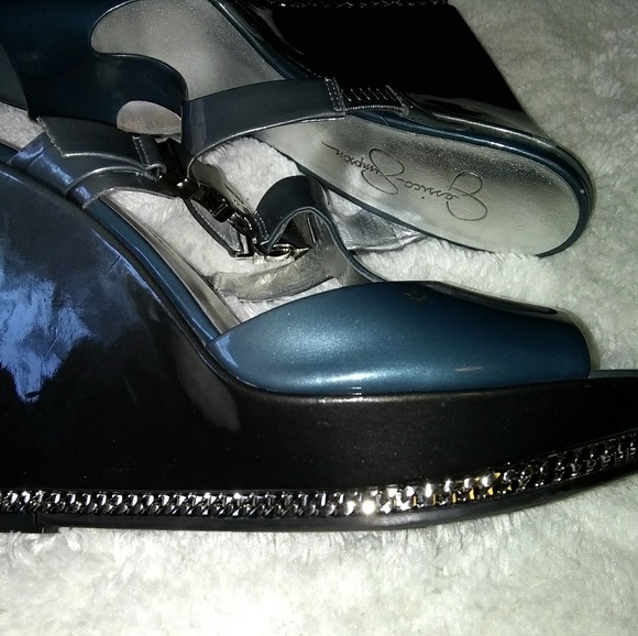 Sexy wedges with chain lined platform. - Picture 7 of 7