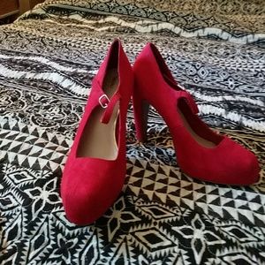 Sexy red pumps!