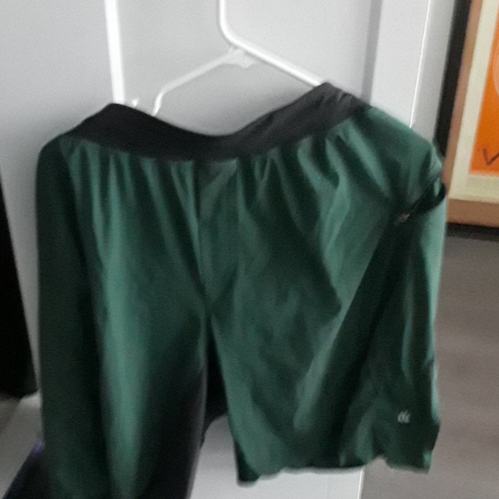 Lululemon green assert shorts