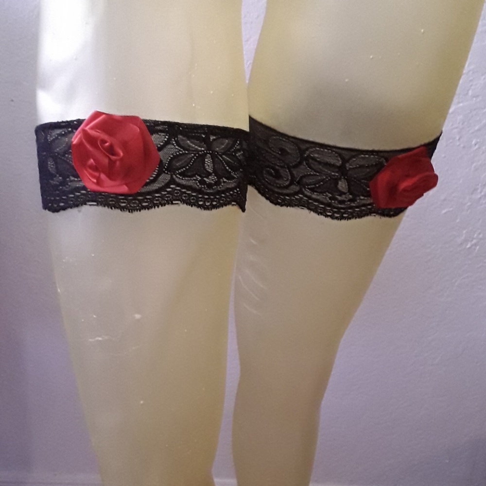 Garters black stretch lace red roses