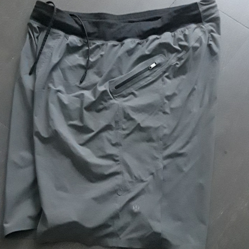 Lululemon gray assert shorts