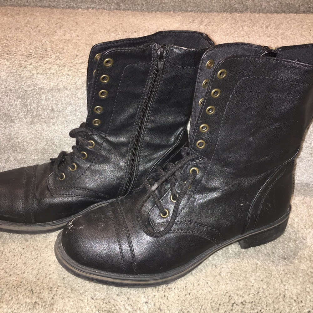 Combat boots