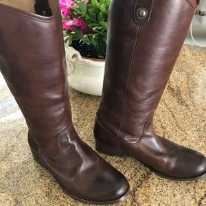 Women’s in mint condition Frye boots