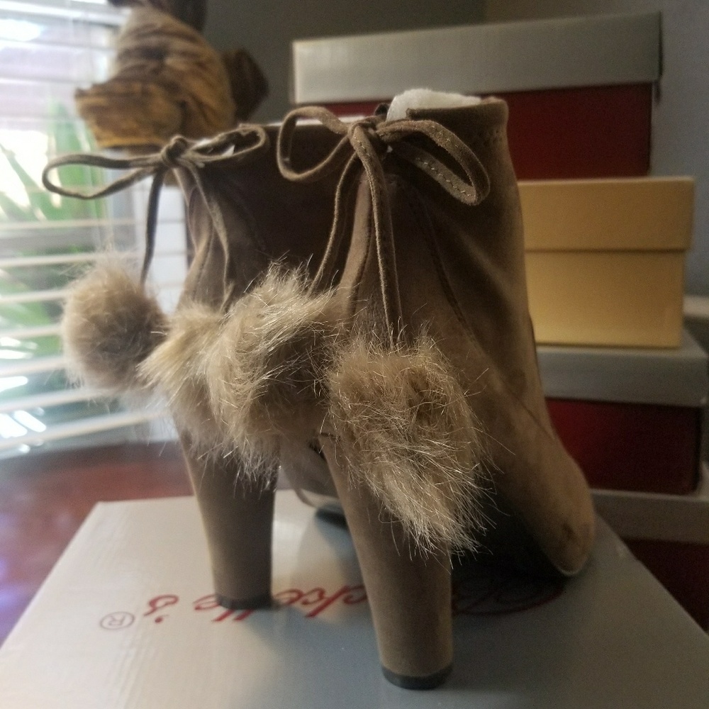 Breckelle's Pamela booties - Picture 2 of 3