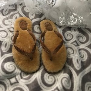 Uggs Tan Flip flops