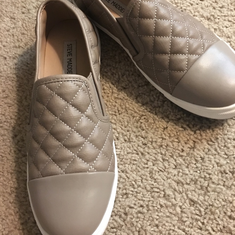 Steve Madden slip on leather shoe!