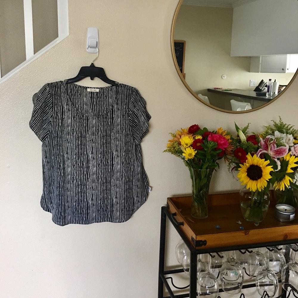 Black & White Top w/ Side Slits