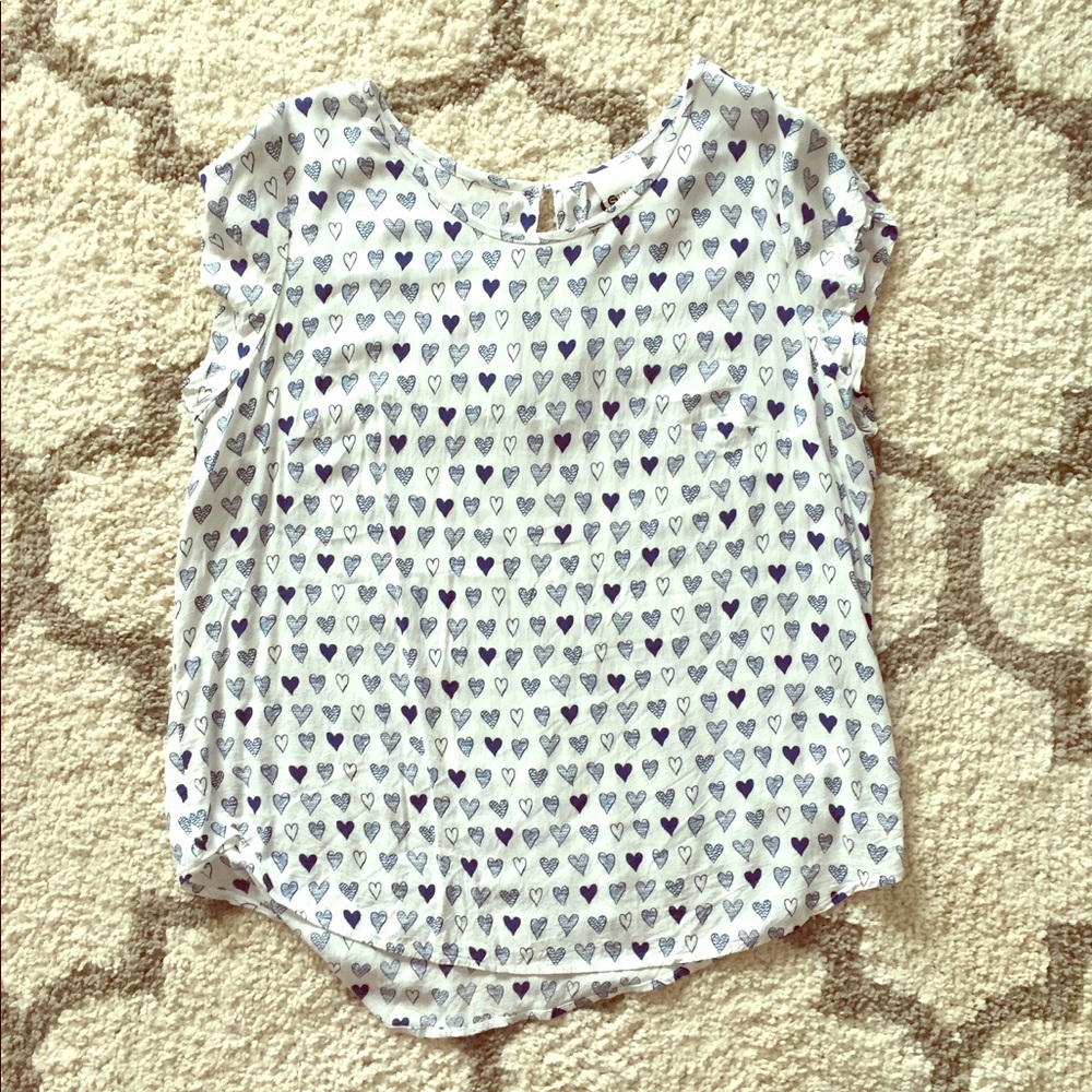 Ladies short sleeve blouse with navy hearts.
