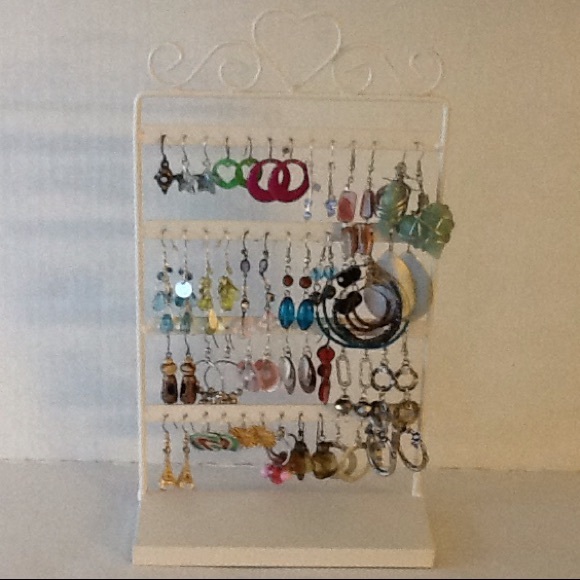 unbranded Jewelry - 28 pair of Earrings and Display Stand Jewelry Lot.