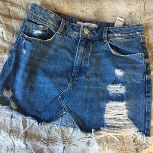 ⚡️ZARA distressed mini skirt⚡️