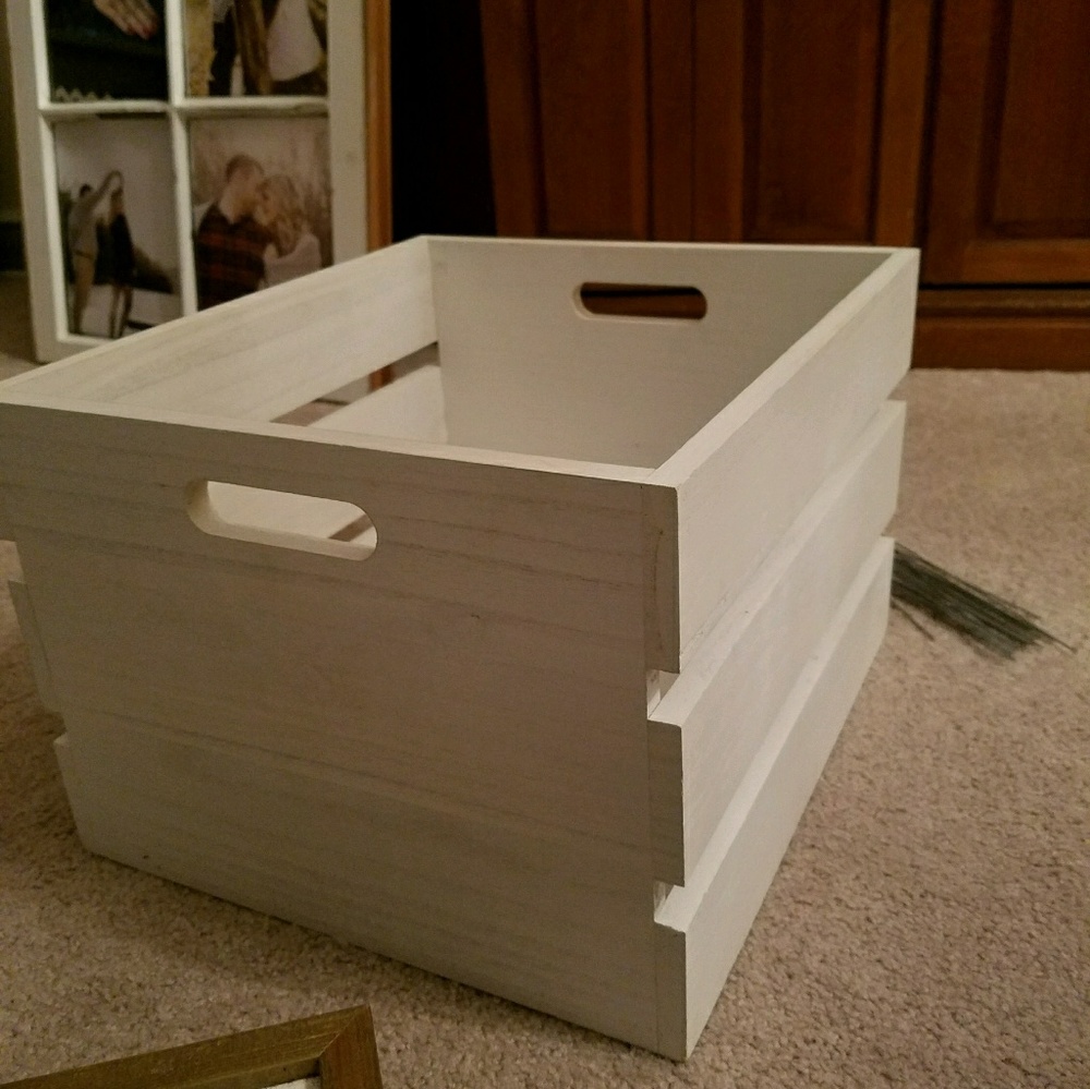 Medium sized white crate