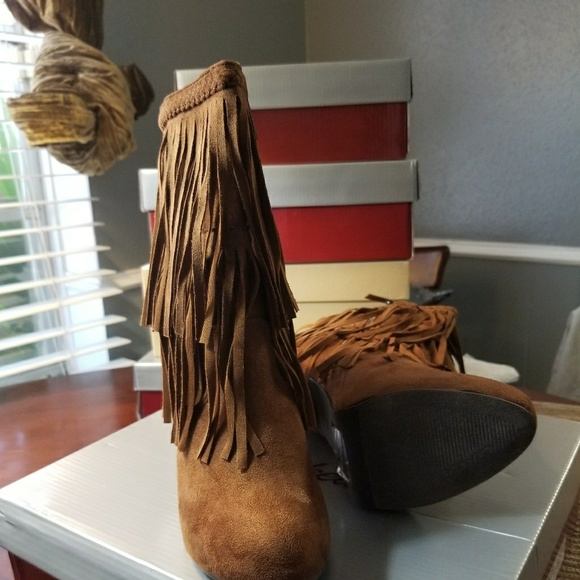 Breckelle's Phoebe fringe booties tan - Picture 2 of 2