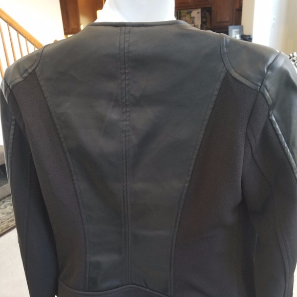 Entry - Picture 5 of 6