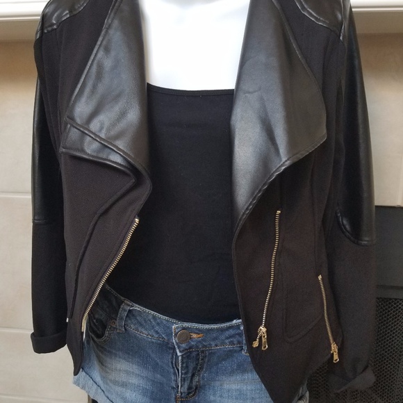 Entry - Picture 4 of 6