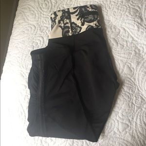Lululemon run times crop size 4