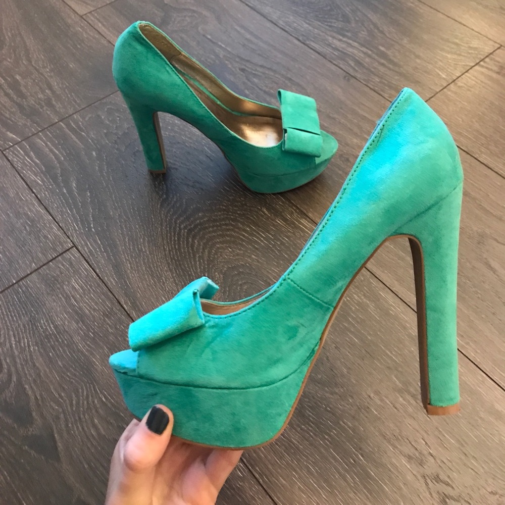 Real platform heels with bow