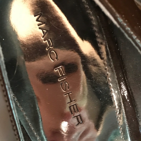 MARC FISHER BROWN PATENT WEDGES - Picture 4 of 5