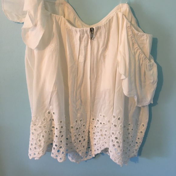 Off The Shoulder Shirt - Picture 2 of 3