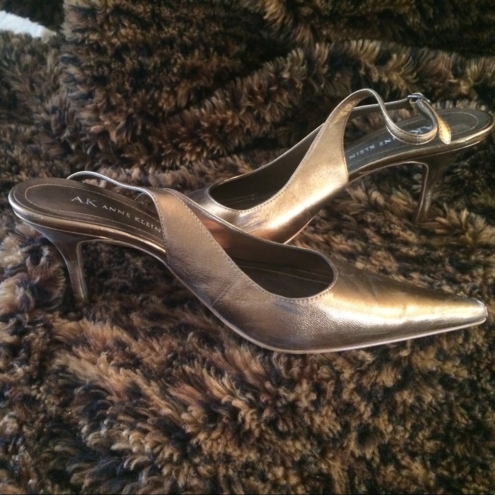 Anne Klein bronze leather heels