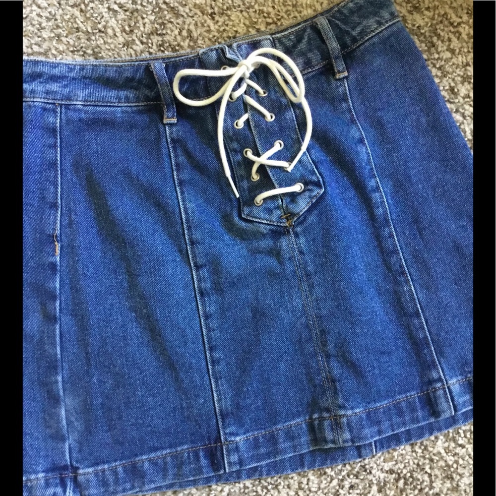 Kendall and Kylie lace up skirt