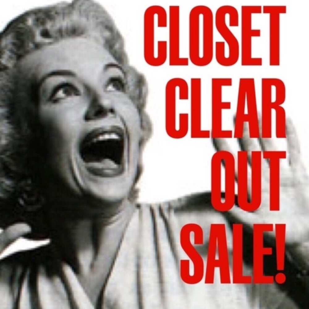 Clearance 💃🏻 Check out my closet for great deals