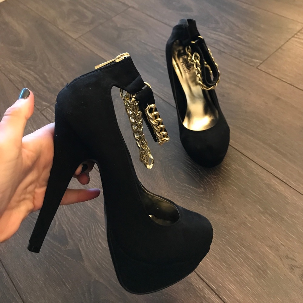 Black heels with gold chains