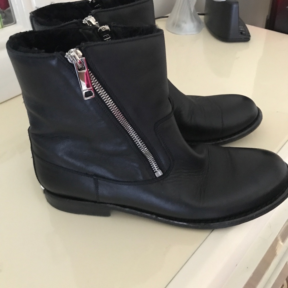 Burberry boots with shearling fur