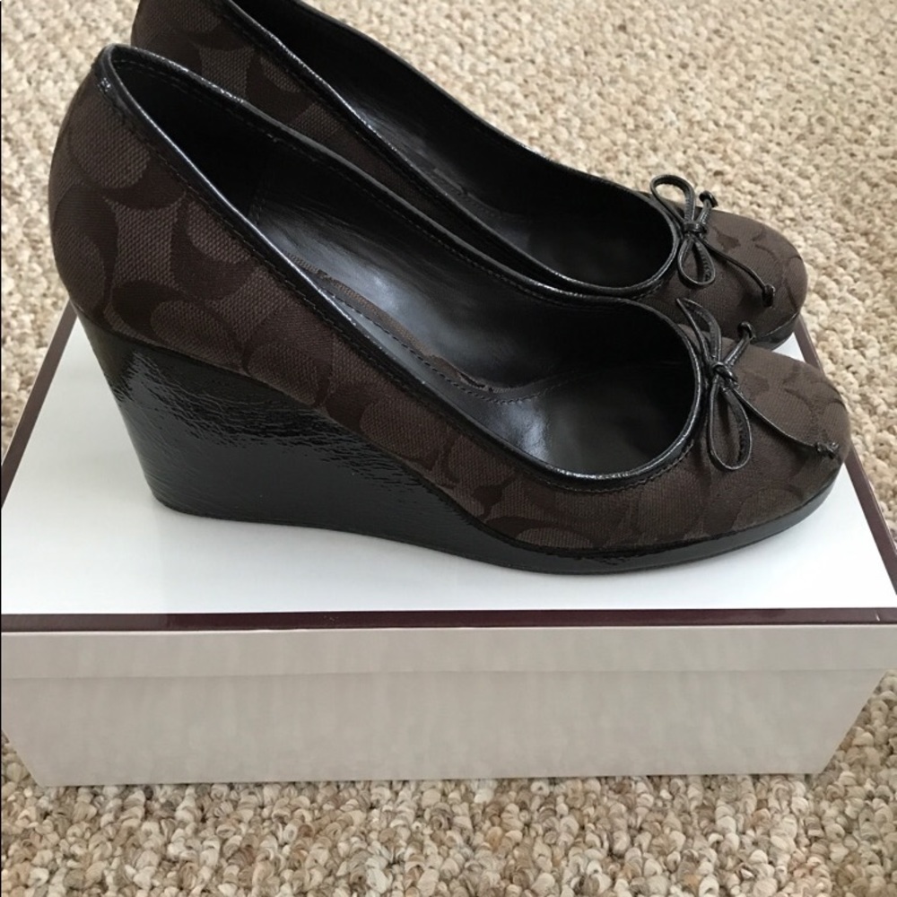 Women’s size 8 coach wedges