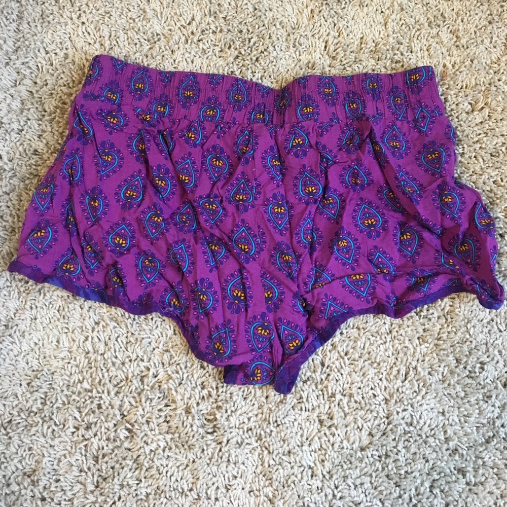 patterned shorts - Picture 2 of 2